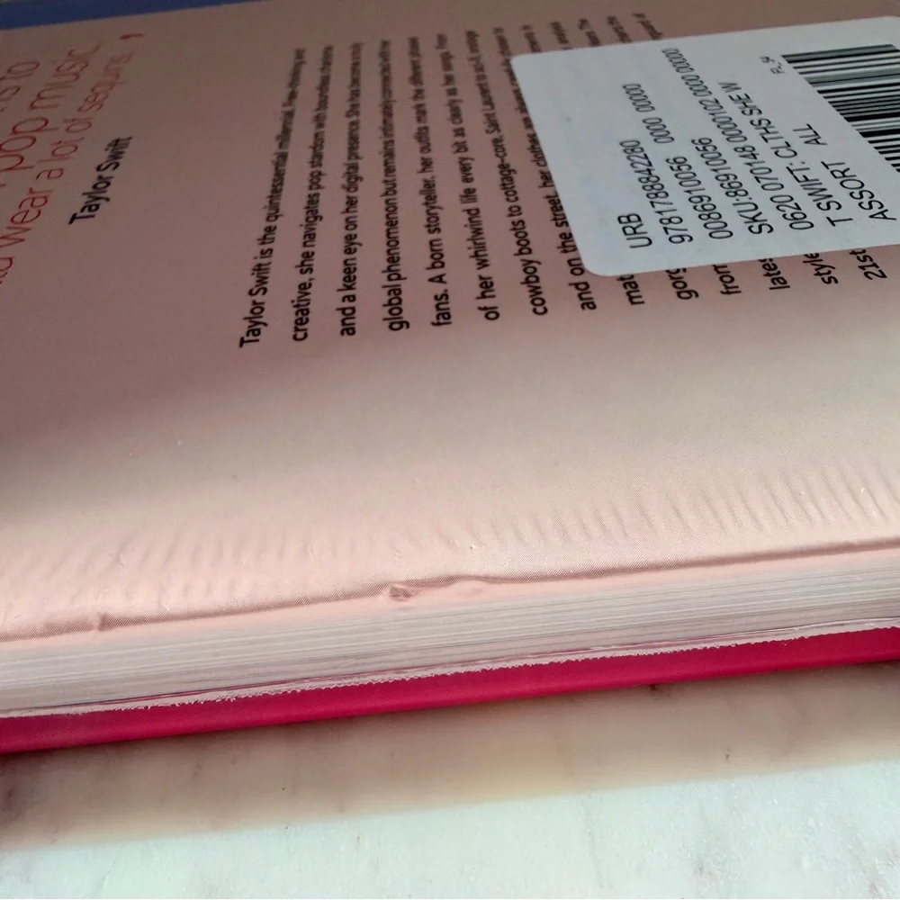 ⭐️ Taylor Swift and the Clothes She Wears Hardcover Book